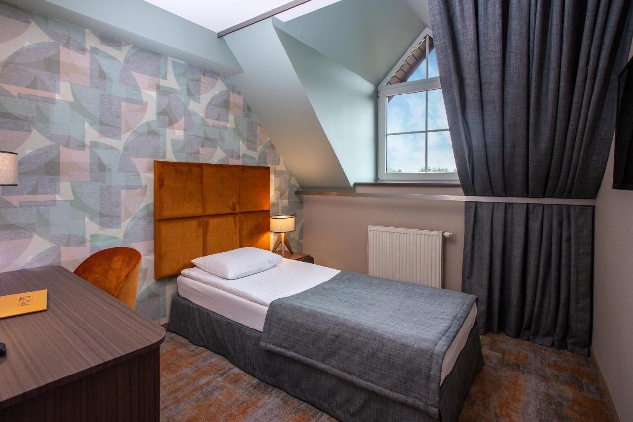Hotel Styl 70 Pszczyna Bagian luar foto