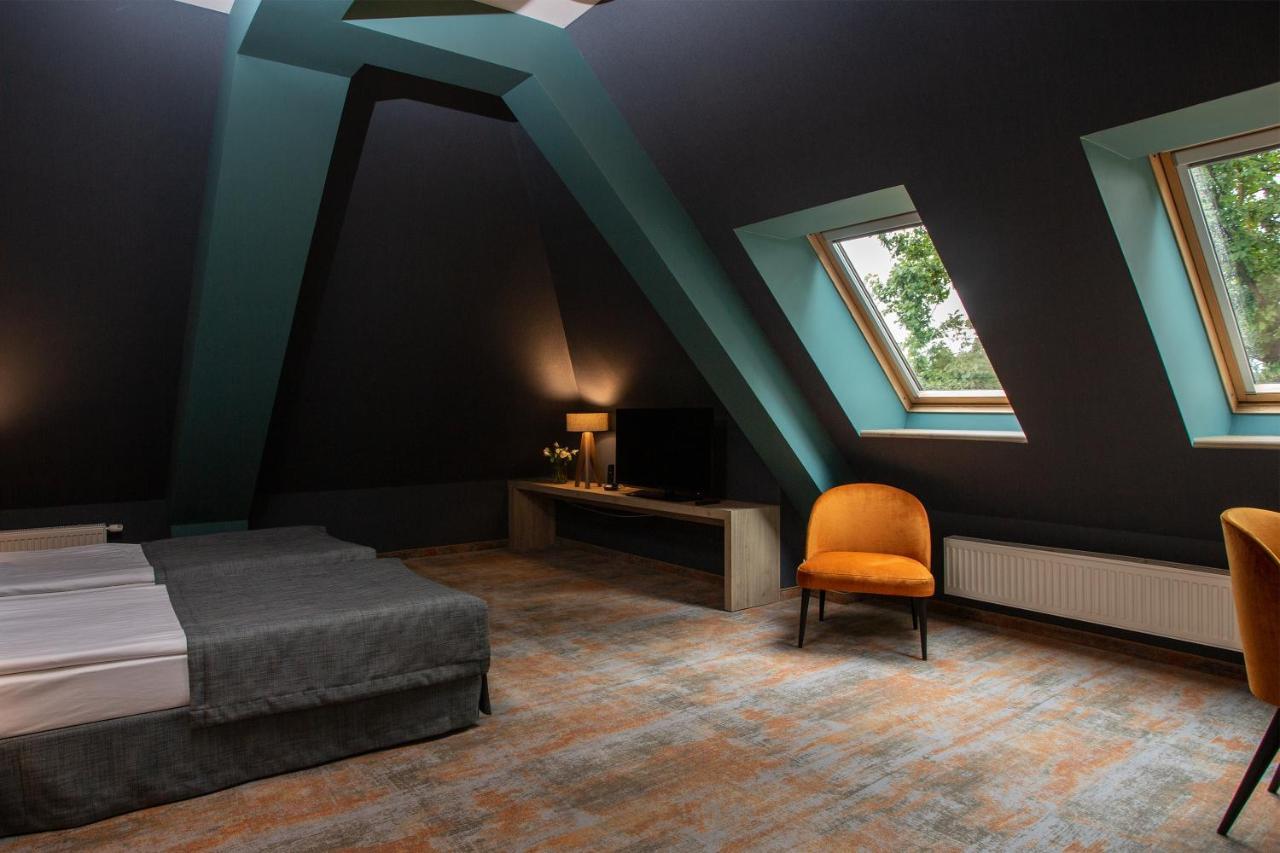 Hotel Styl 70 Pszczyna Bagian luar foto