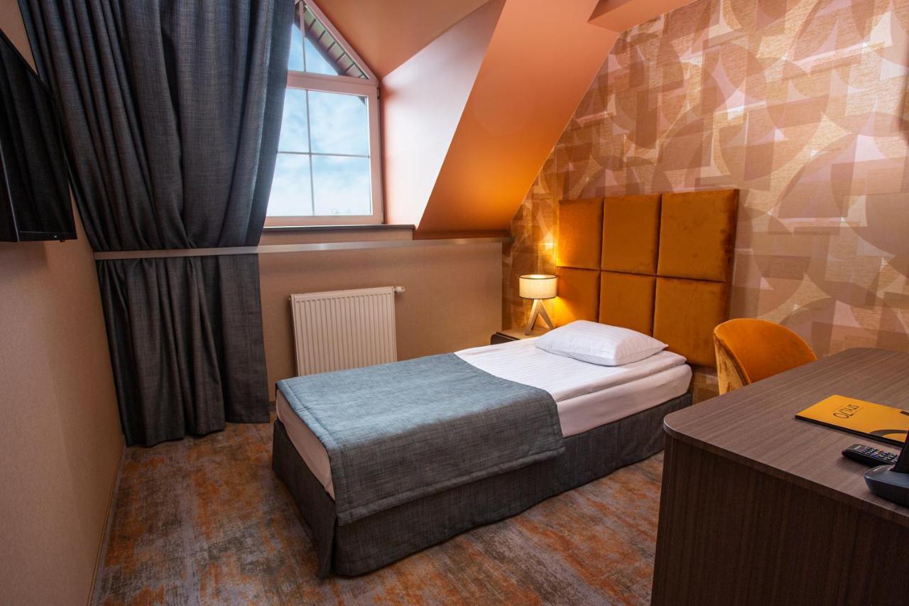 Hotel Styl 70 Pszczyna Bagian luar foto