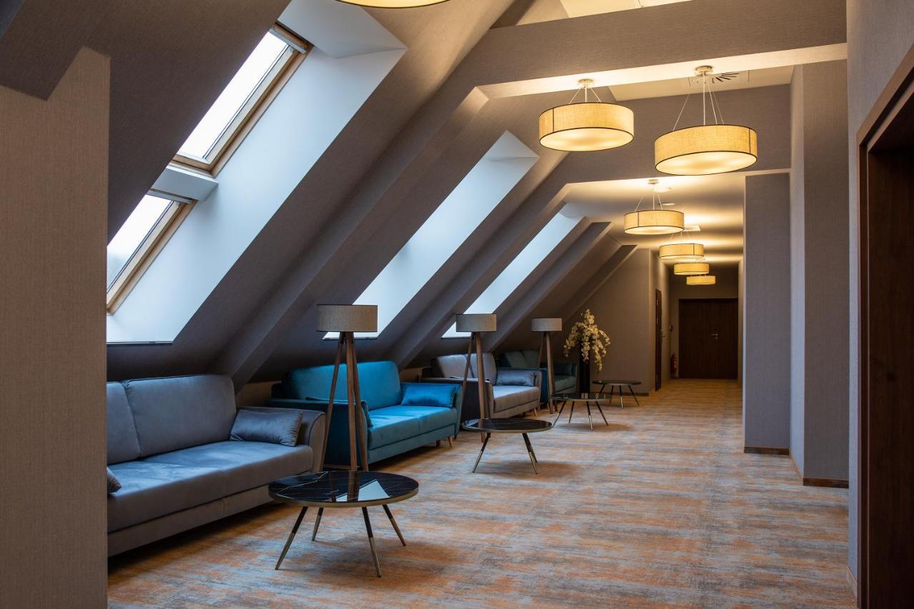 Hotel Styl 70 Pszczyna Bagian luar foto