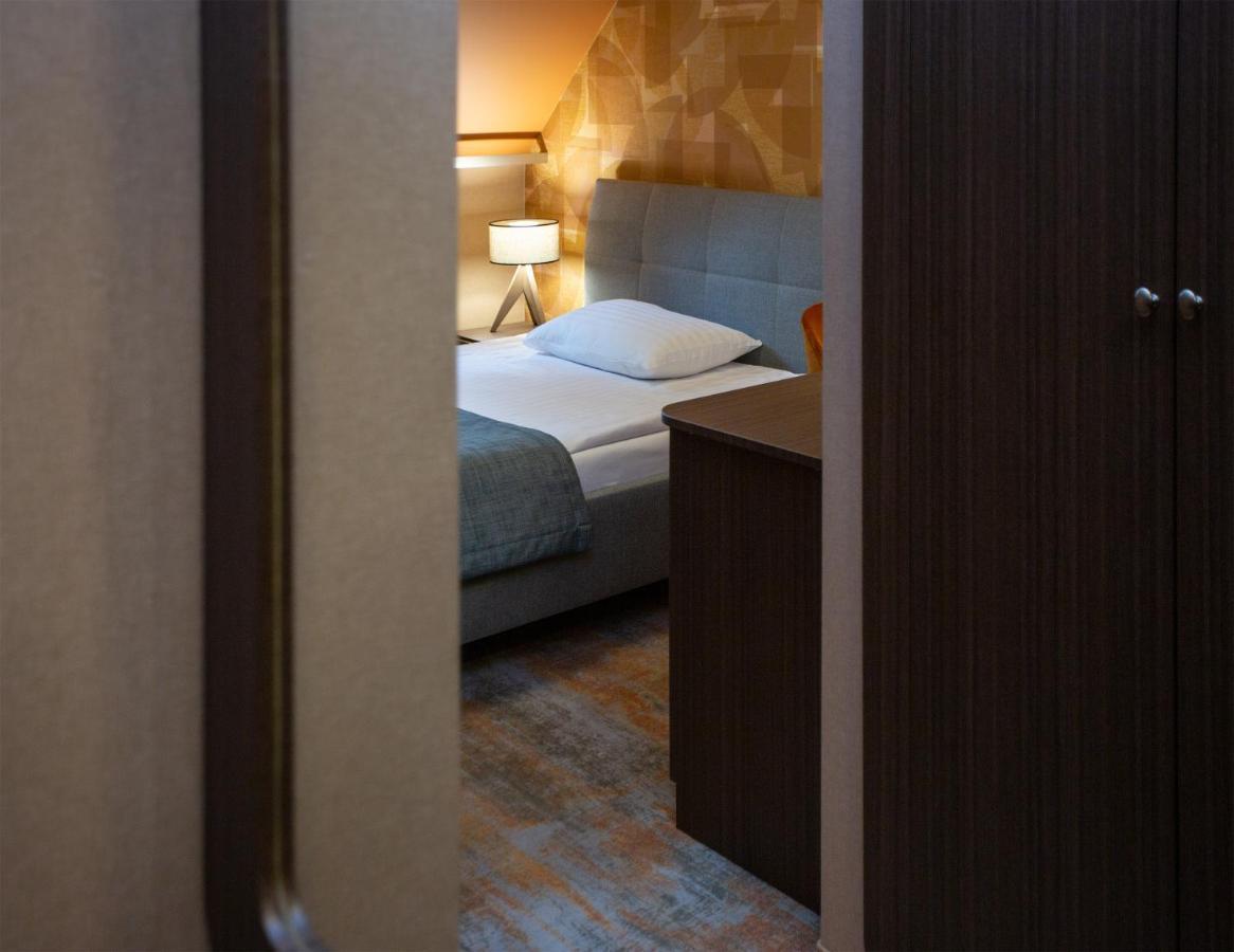Hotel Styl 70 Pszczyna Bagian luar foto
