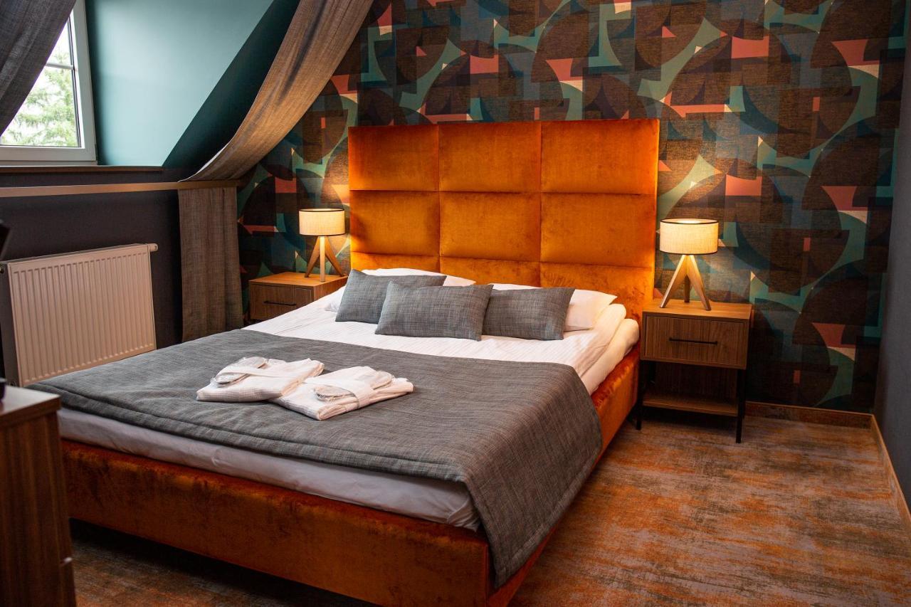 Hotel Styl 70 Pszczyna Bagian luar foto