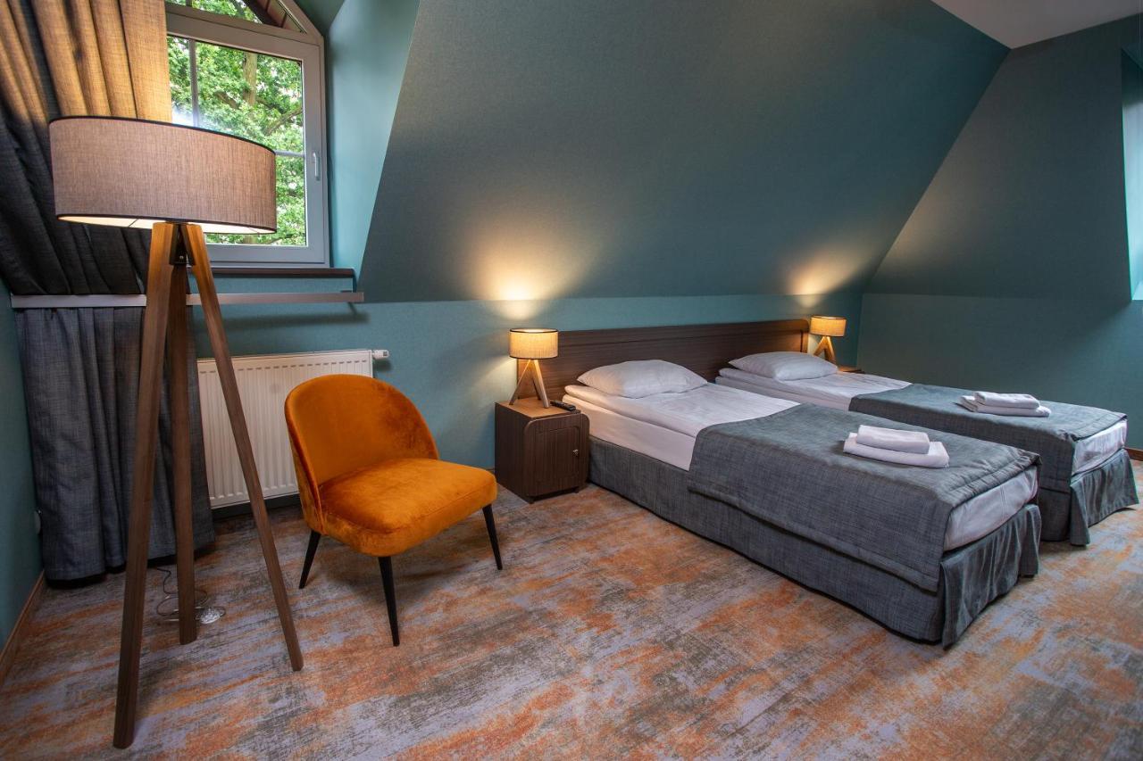 Hotel Styl 70 Pszczyna Bagian luar foto
