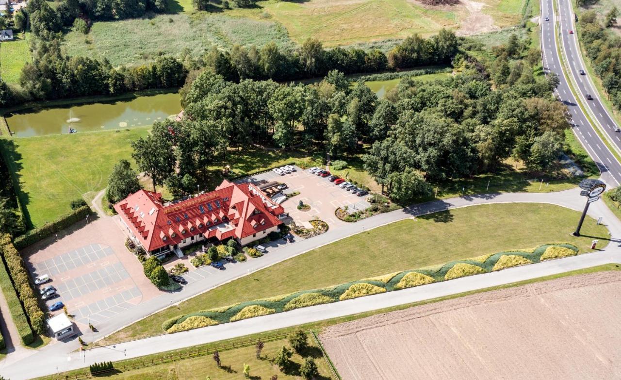 Hotel Styl 70 Pszczyna Bagian luar foto