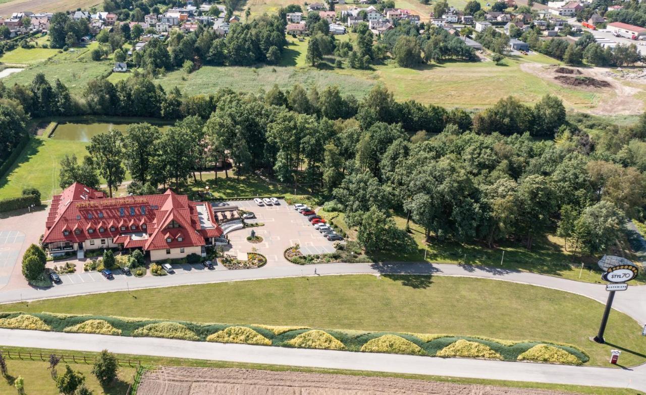 Hotel Styl 70 Pszczyna Bagian luar foto