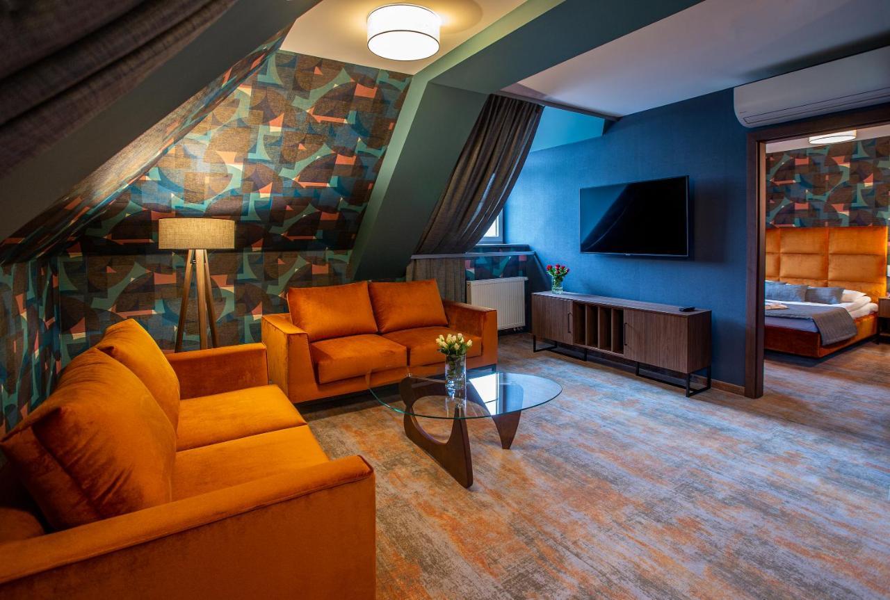 Hotel Styl 70 Pszczyna Bagian luar foto