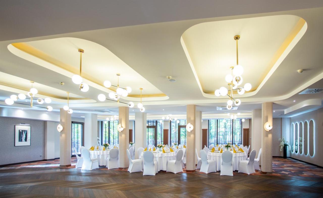 Hotel Styl 70 Pszczyna Bagian luar foto