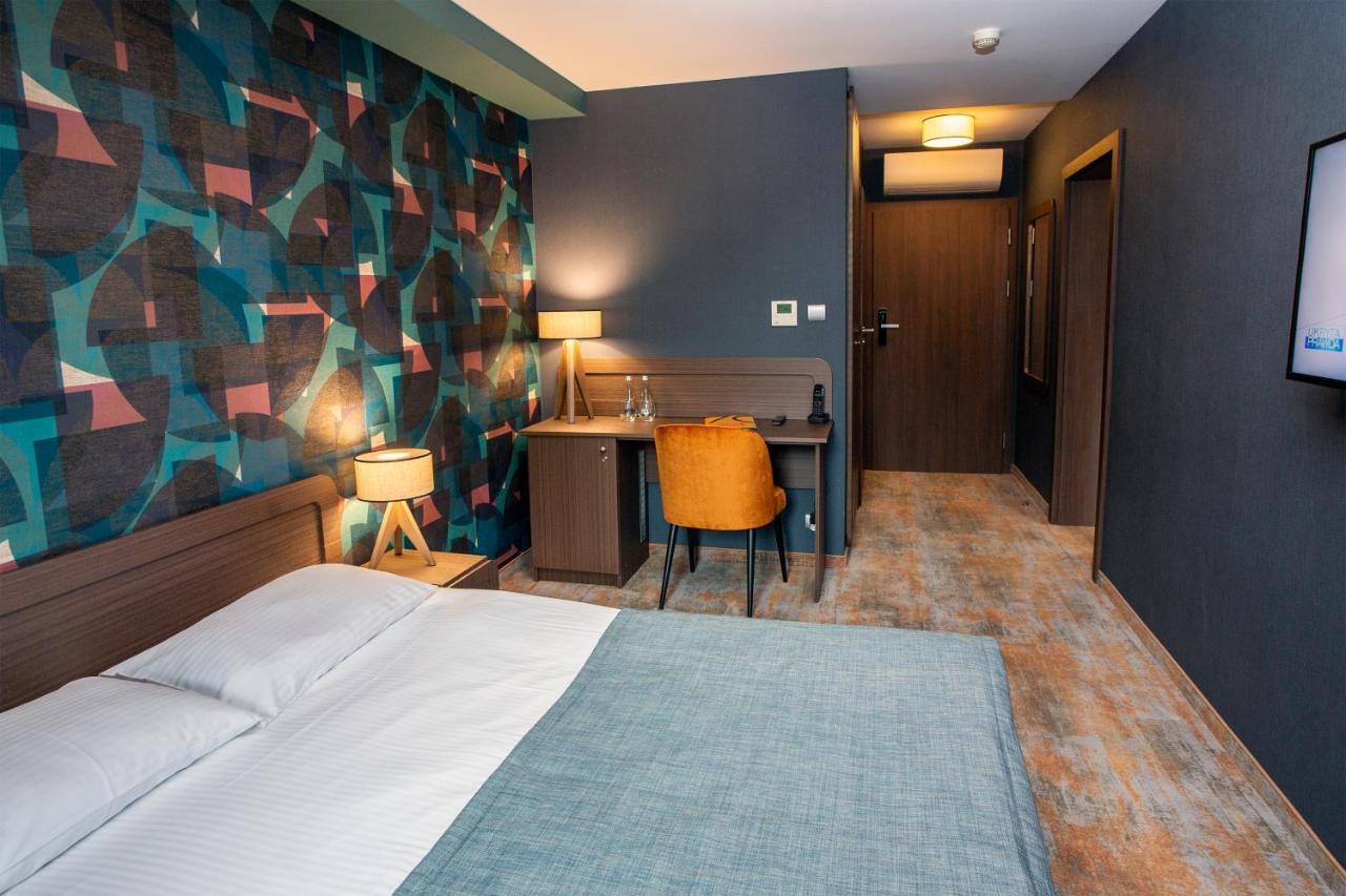 Hotel Styl 70 Pszczyna Bagian luar foto