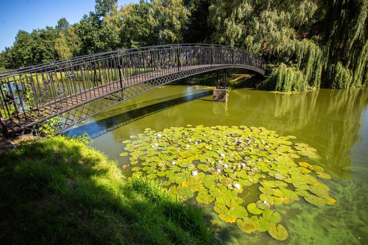 Hotel Styl 70 Pszczyna Bagian luar foto