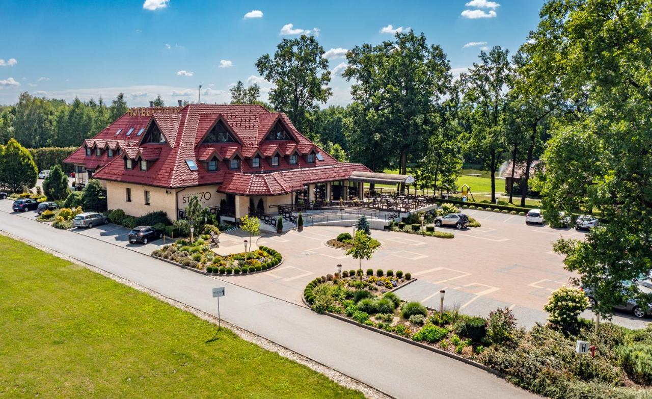 Hotel Styl 70 Pszczyna Bagian luar foto
