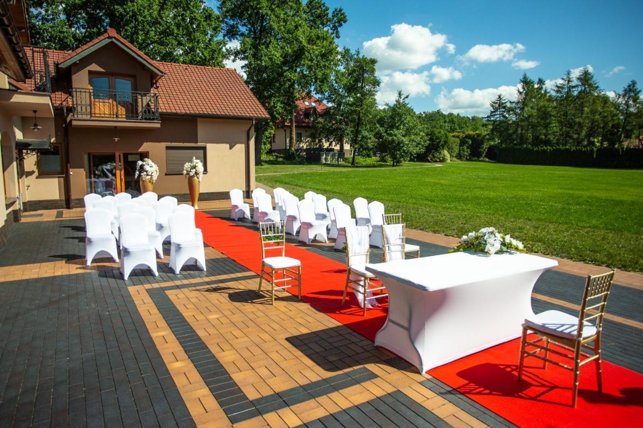 Hotel Styl 70 Pszczyna Bagian luar foto