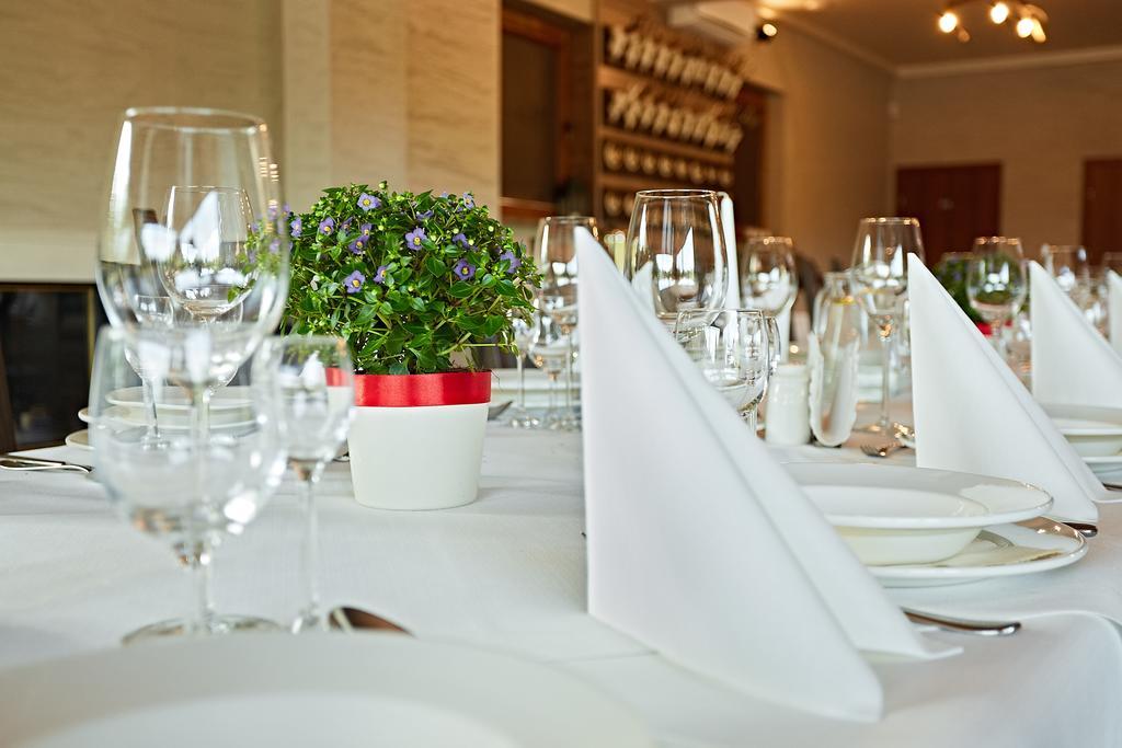 Hotel Styl 70 Pszczyna Bagian luar foto